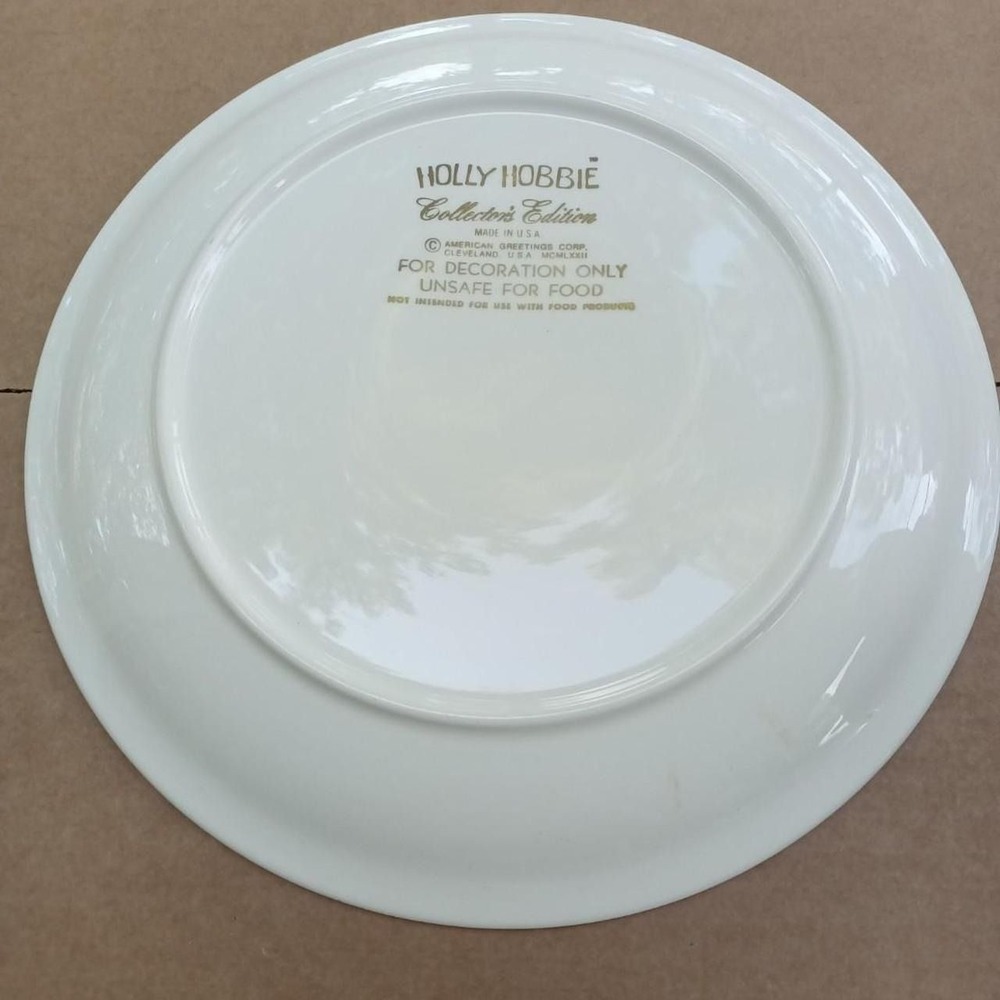 Holly Hobbie porcelain collector plate dated 1972. Made in the USA - Picture 5 of 6